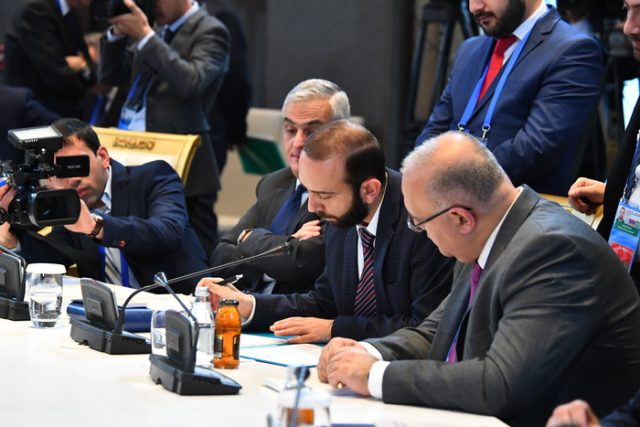 Первый вице-премьер Арарат Мирзоян отказался подписать два документа на встрече глав правительств стран СНГ