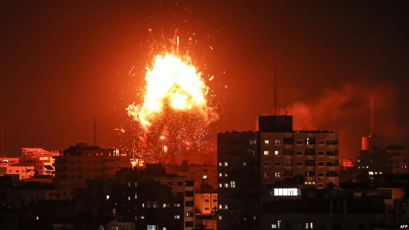 Израиль ответил: нанесен удар по штабу разведки ХАМАС в секторе Газа — видео
