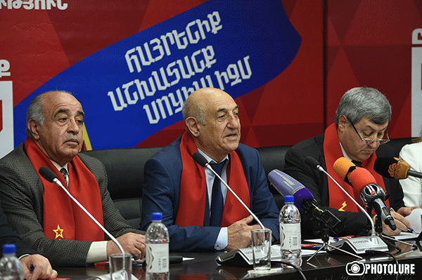 Компартия Армении бойкотирует внеочередные парламентские выборы