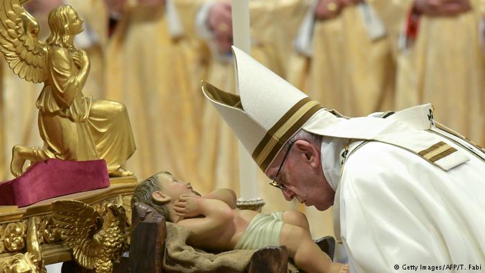 Папа Римский: Вифлеемский младенец открыл новую модель жизни — не поглощать и скопидомствовать, а делиться и жертвовать