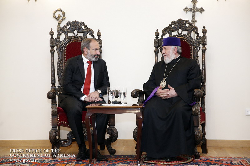 Никол Пашинян в Святом Эчмиадзине встретился с Католикосом всех армян Гарегином Вторым
