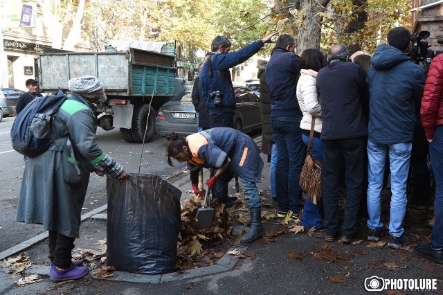 Во время программы «Чистая Армения» мусор собирался перед камерами, а затем выбрасывался в другом месте: Пашинян