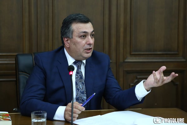 Республиканскую партию покинул также и экс-министр культуры Армен Амирян