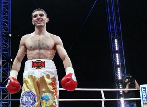 Артем Далакян из Украины защитил титул чемпиона мира по боксу по версии WBA: видео