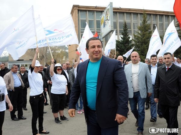 «Ну, похлопайте же господину Царукяну!»: кампания «Процветающей Армении» в Армавире