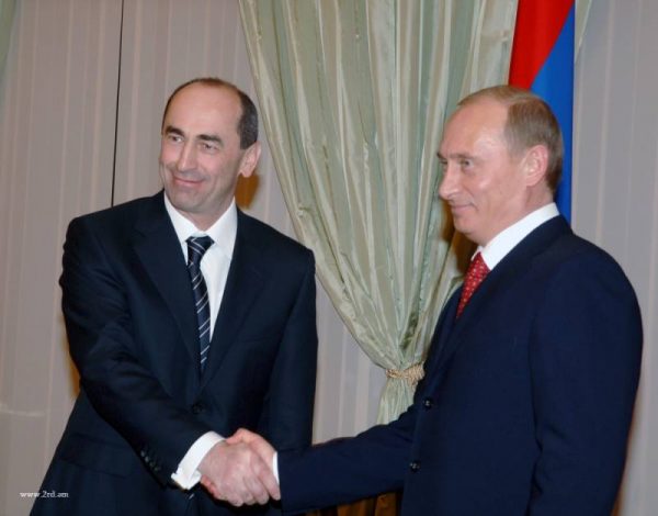 Песков подтвердил, что Путин поздравил Кочаряна с Новым годом