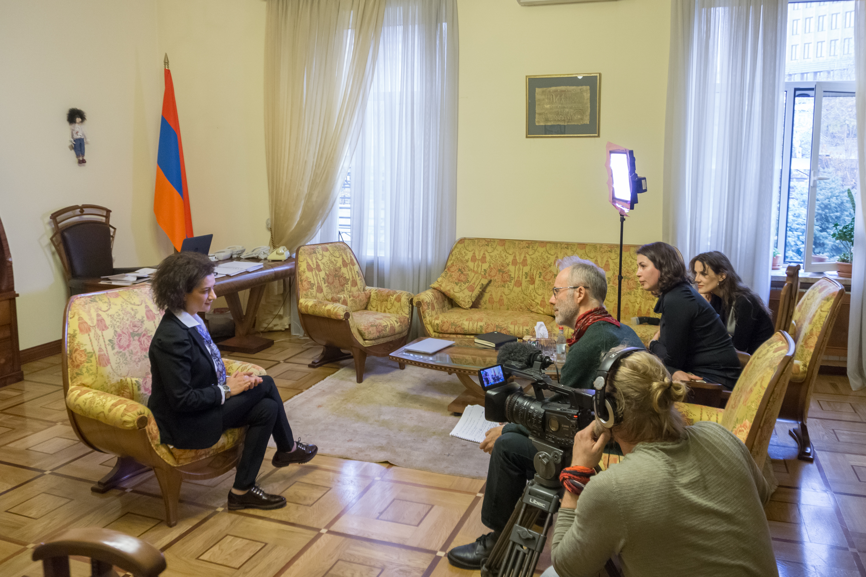 Al Jazeera покажет документальный фильм о бархатной революции в Армении