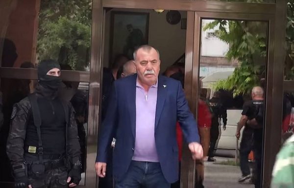 Манвел Григорян освобожден под залог в 25 млн драмов: видео