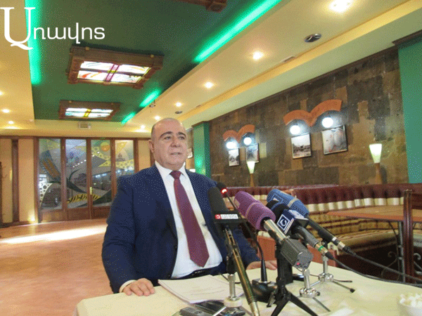 «Мы устали от этих случаев, пусть держат своих военных внутри своих границ»: мэр Гюмри – о военных российской базы