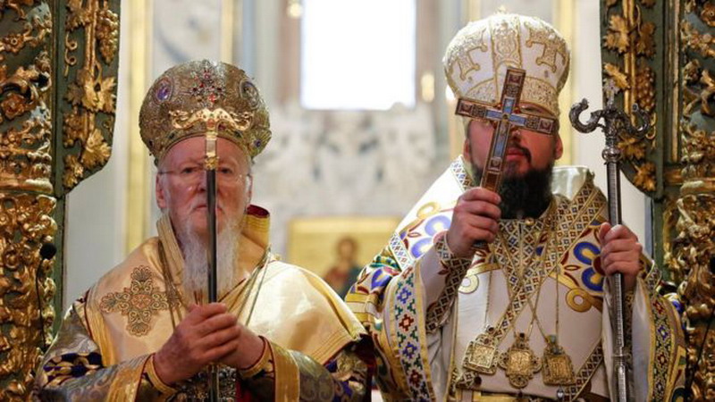 Православная Церковь Украины получила независимость: РПЦ грозится Страшным Судом