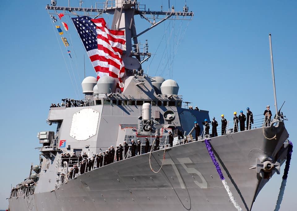 Американский эсминец USS Donald Cook (DDG-75) вошел в акваторию Черного моря