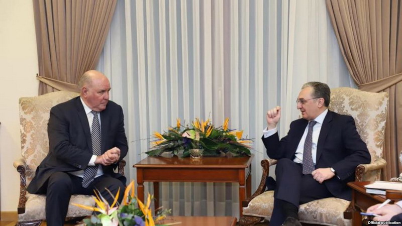Зограб Мнацаканян и Григорий Карасин в Ереване обсудили вопросы двусторонней повестки дня