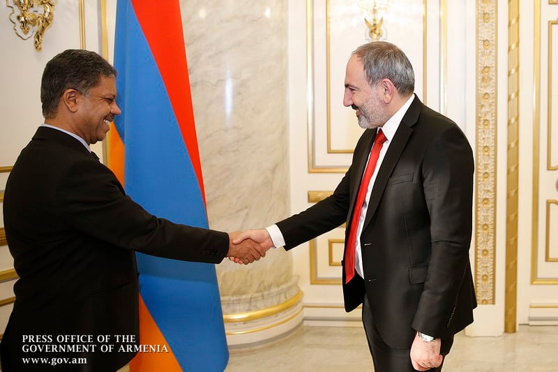 Никол Пашинян провел прощальную встречу с послом ОАЭ в Армении
