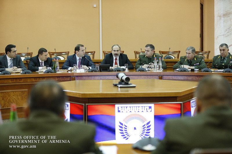 Никол Пашинян провел совещание с руководством МО и высшим офицерским составом ВС Армении