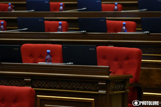 Эдмон Марукян: ни одна фракция, независимо от ее величины, не может и не должна проводить свои заседания в главном политическом зале страны