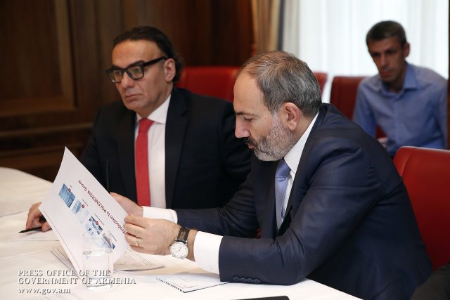 «Мы пригласили человека на работу в качестве министра, он не пришел»: Никол Пашинян коснулся премий губернаторов