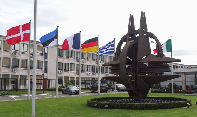 Генсек НАТО попросил послов стран-членов Альянса утвердить присоединение Македонии