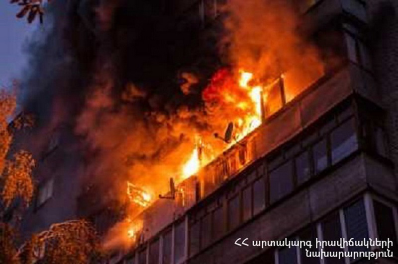 МЧС: в новогоднюю ночь полностью сгорела квартира в Ереване