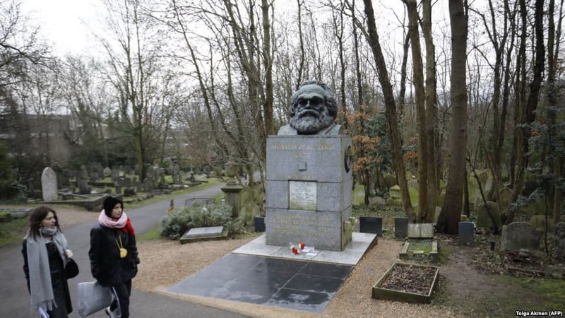 На могиле Маркса в Лондоне написали: «Мемориал большевистского Холокоста 1917–1953, 66 миллионов жертв»