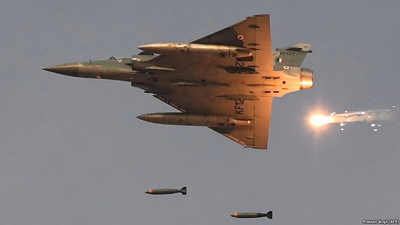 ВВС Индии нанесли удар по лагерю террористов в Кашмире