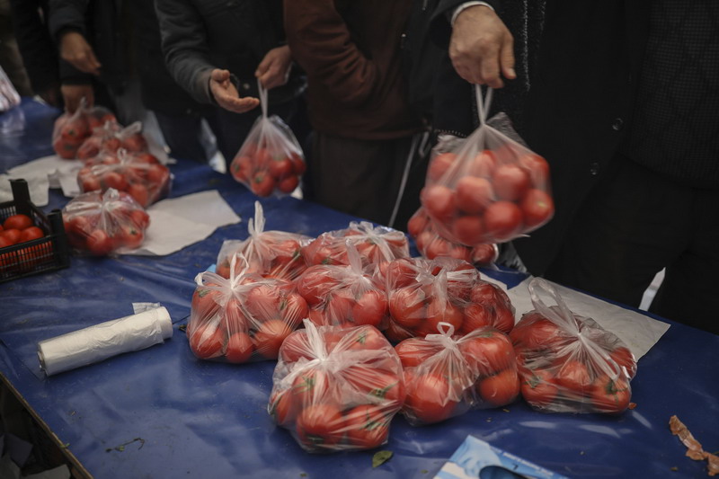 Правительство Эрдогана продает овощи со скидкой накануне выборов