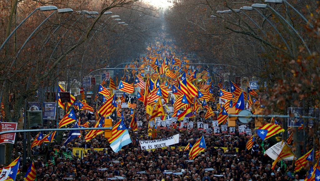 «Самоопределение — не преступление»: в Барселоне 200 тысяч человек вышли на акцию протеста
