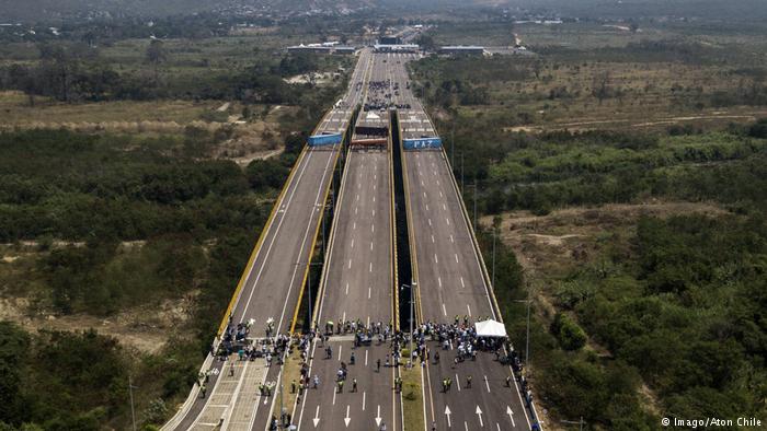 Хуан Гуайдо обратился к мировому сообществу с просьбой вмешаться в кризис в Венесуэле