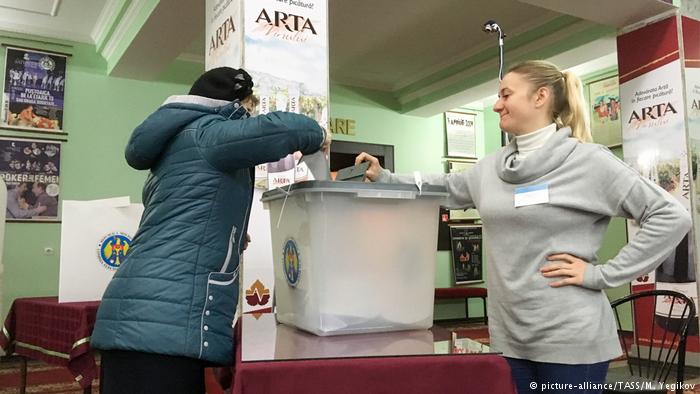 Партия президента Додона лидирует на парламентских выборах в Молдове