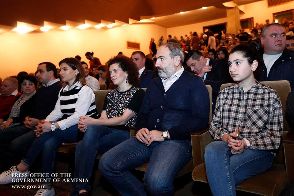 Никол Пашинян с семьей посмотрели «Ревизора»: «Хороший был спектакль»