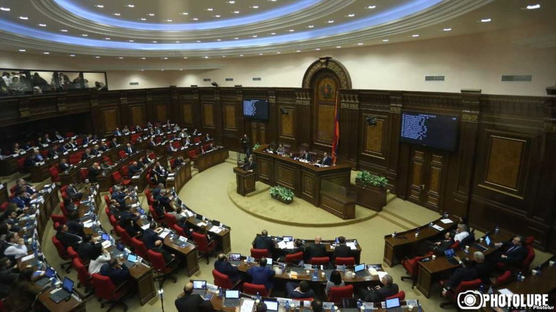 Депутаты от оппозиции призывают Пашиняна не «попрекать» и не отвечать «с иронией» на их вопросы: заявления