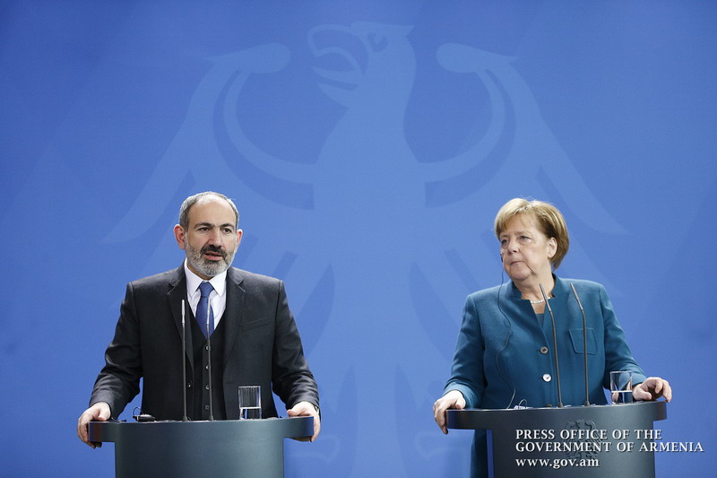 Премьер Армении удовлетворен результатами переговоров с канцлером Германии