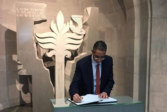 Министр обороны Кипра Саввас Ангелидис посетил мемориал жертвам Геноцида армян в Ереване