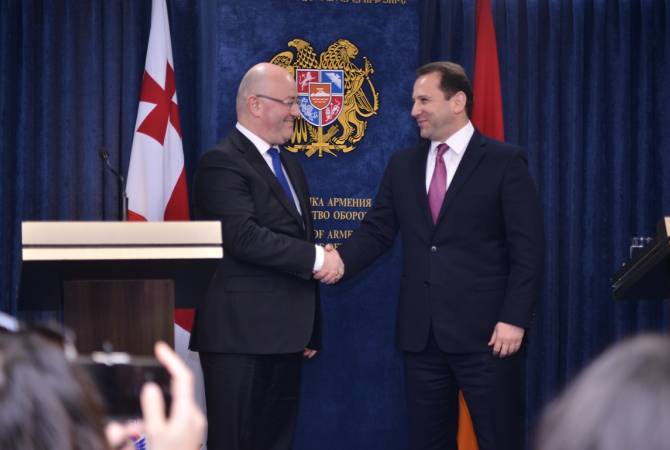 Главы МО Армении и Грузии в Ереване подписали план военного сотрудничества