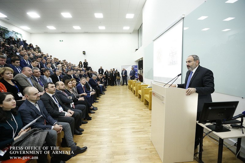 Убежден, что после армянского политического чуда произойдет армянское экономическое чудо: Никол Пашинян на бизнес-форуме в Ванадзоре