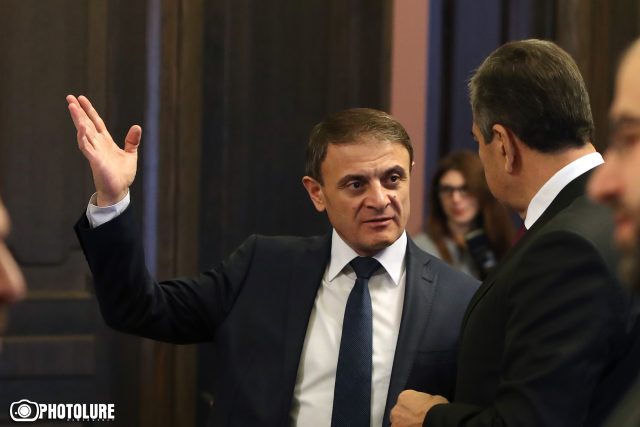 Глава Полиции Армении дал показания в суде по делу «Сасна црер»