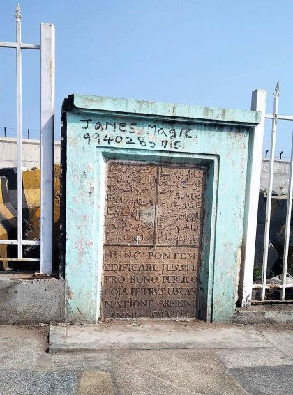 Сигнал из Индии: построенный Ходжа Петросом 300-летний мост в опасности, армянская надпись замазана