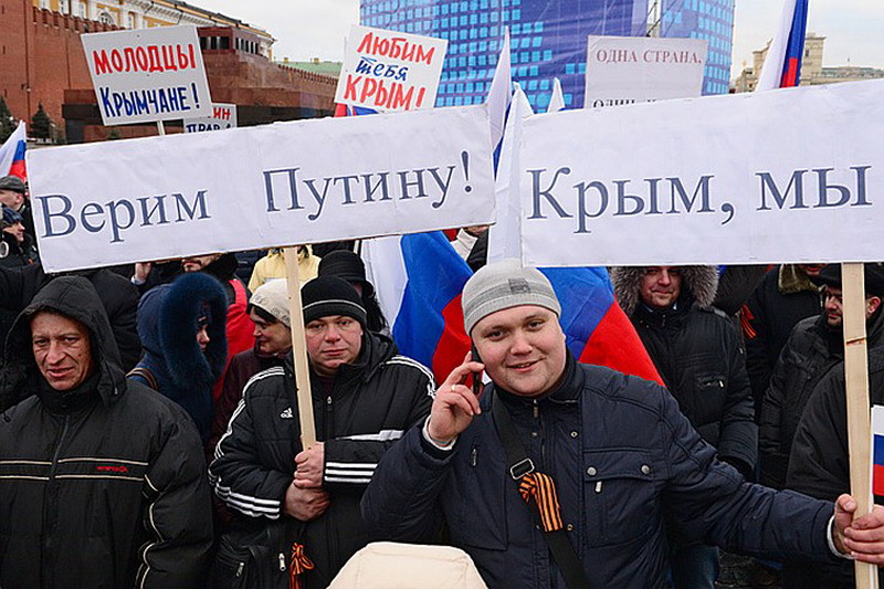 45% россиян считают, что страна идет по неверному пути, но 65% поддерживают Путина: опрос