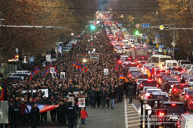 Во главе с премьер-министром состоялось шествие, посвященное жертвам событий 1 марта 2008 года: видео