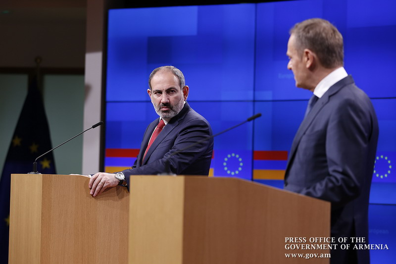 Никол Пашинян и Дональд Туск выступили с заявлениями для СМИ по итогам встречи: подробности