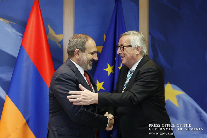 ЕС продолжит оказывать Армении помощь в реализации реформ по принципу “больше за большее”: встреча Пашинян-Юнкер