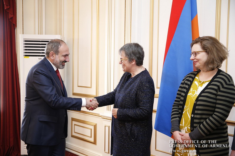 Никол Пашинян и председатель ПАСЕ Лилиан Мари-Паскье обсудили вопросы сотрудничества по развитию демократии в Армении