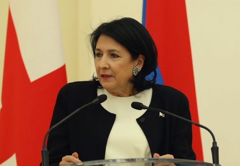 Печально, что из Нагорного Карабаха делегации приезжают в Абхазию и «Южную Осетию» и ставят вопрос, будто это — конфликты одного и того же типа: президент Грузии
