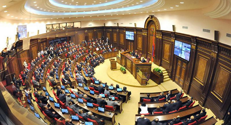 Национальное Собрание приняло поправки в законы «О Конституционном суде» и «Регламент НС»