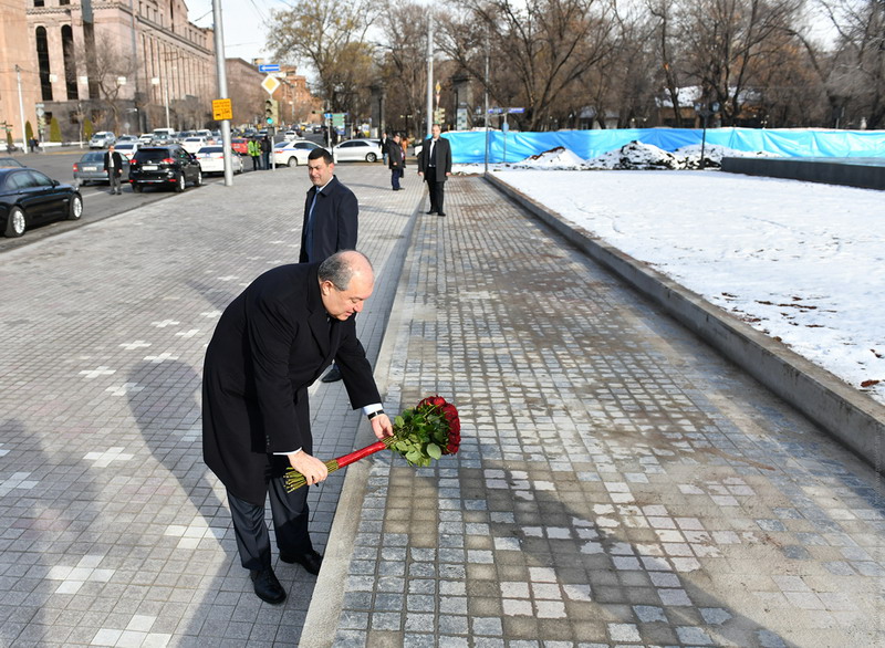 Президент Саргсян воздал дань уважения памяти жертв событий 1 марта 2008г: видео
