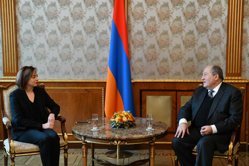 Президент Саргсян встретился с заместителями председателя Национального Собрания