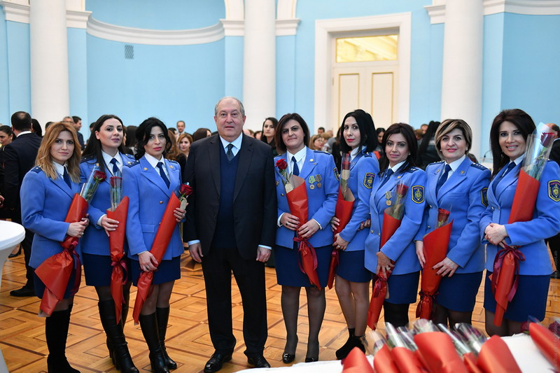 Президент Саргсян призвал мужчин отмечать женские праздники не на один день или месяц, а круглый год