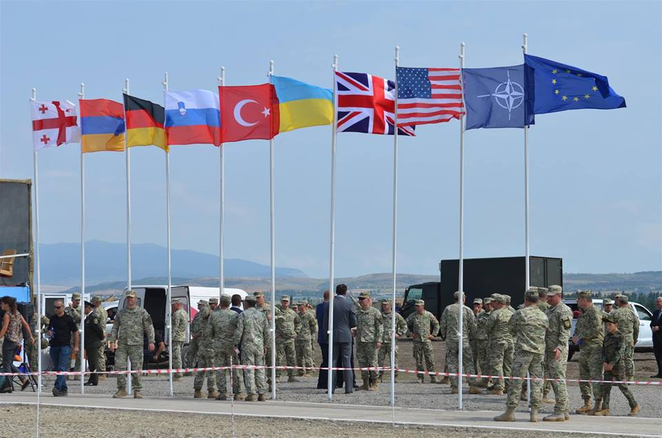 Армения может и должна участвовать в мероприятиях НАТО: Арман Бабаджанян