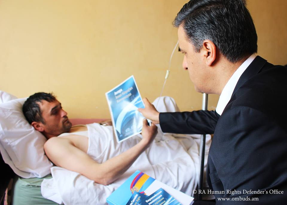 Омбудсмен Армении посетил в больнице нарушившего госграницу гражданина Азербайджана: фото