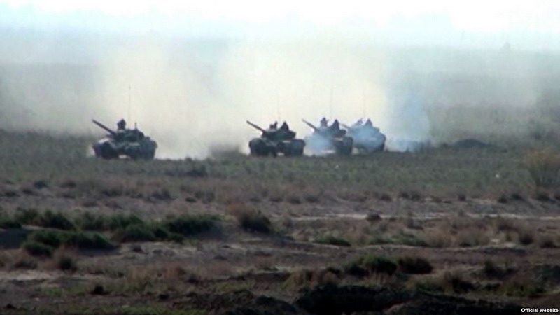 ВС Азербайджана начали военные учения с отработкой наступательной операции