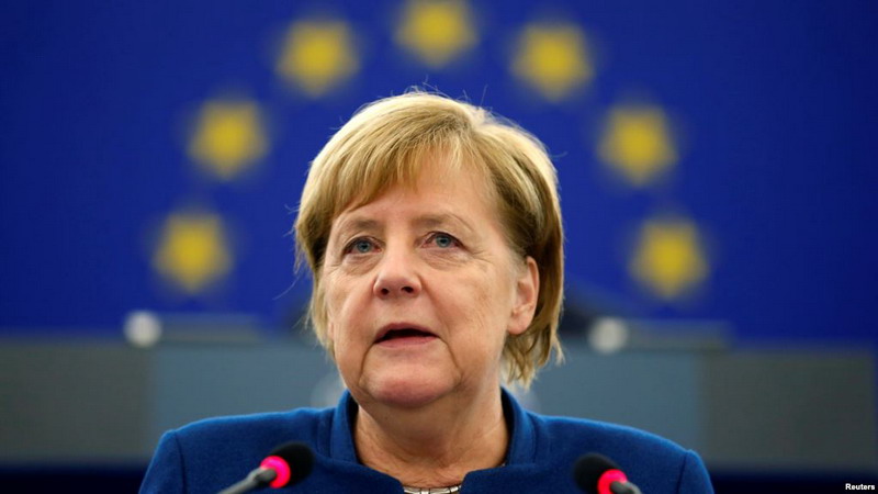 Bloomberg: Меркель отказалась отправить военные корабли в Керченский пролив